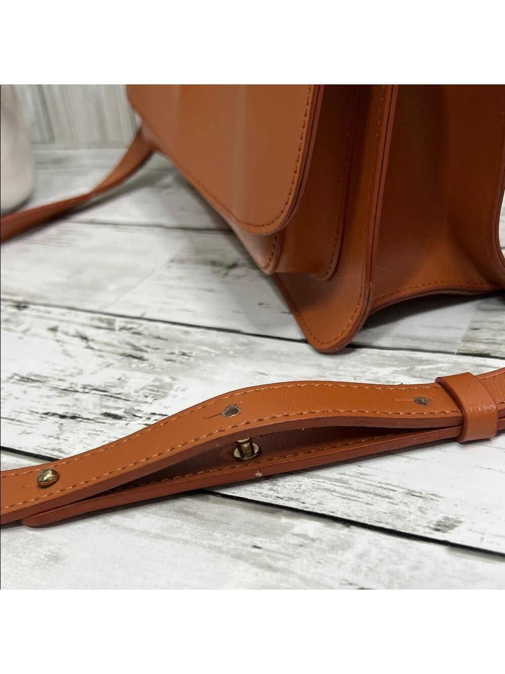 Le Junev Brown Leather Crossbody Shoulder Bag Messenger Satchel - Picture 3 of 11